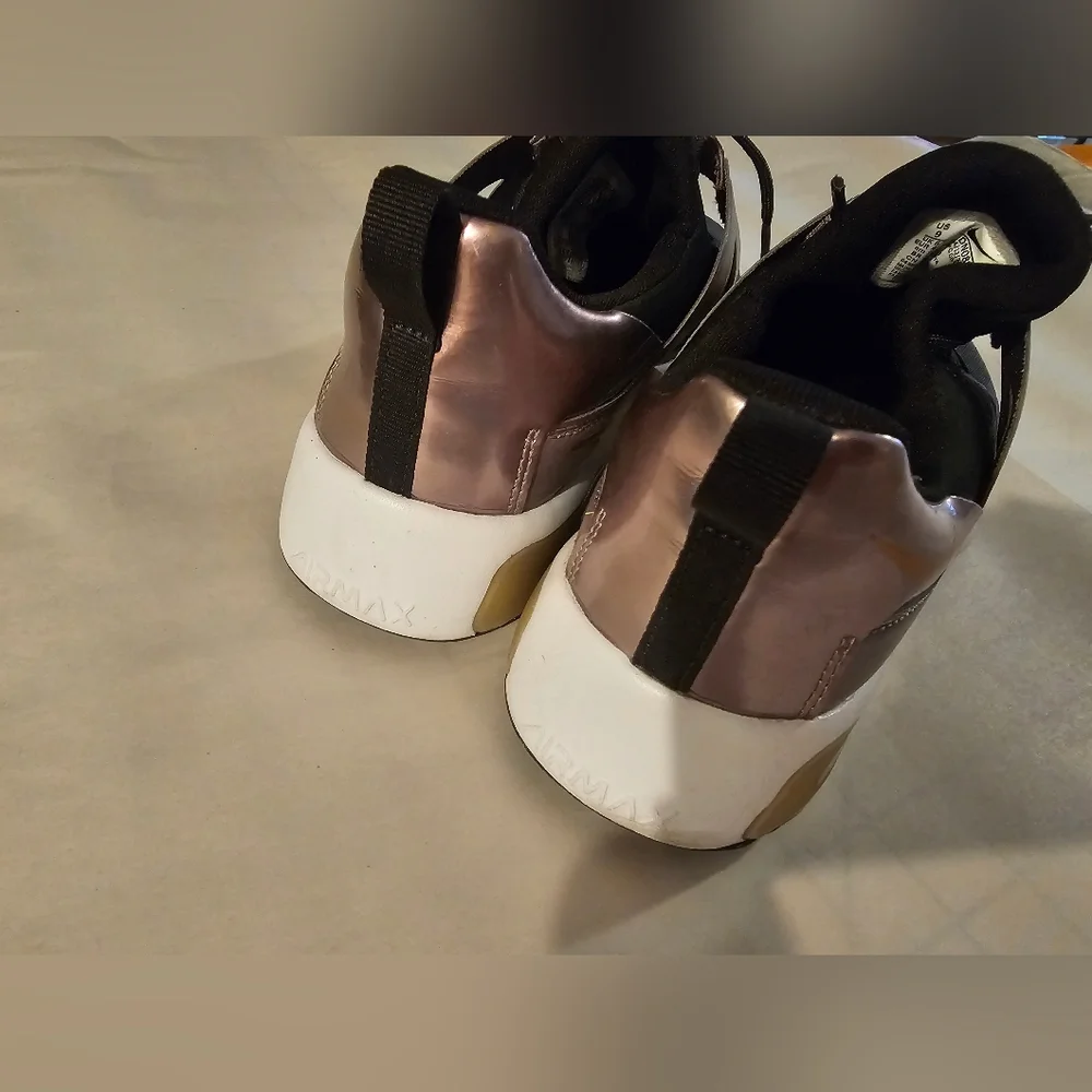 Nikes - Picture 4 of 5